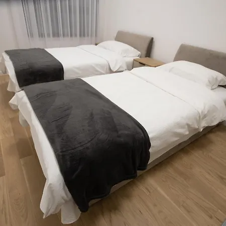 Favorit Apartment *