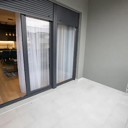 Favorit Apartment *